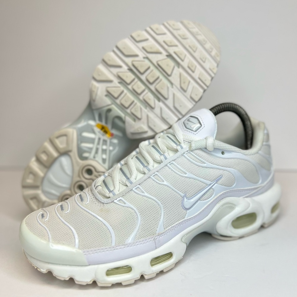 Nike Air Max Plus Womens Triple White 2021 DM2362-100 Sz 7.5M No Box Excellent